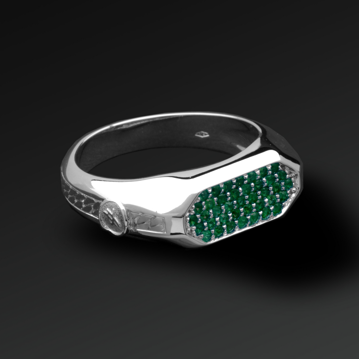 Anello Respect Pavè in Argento e Smeraldi