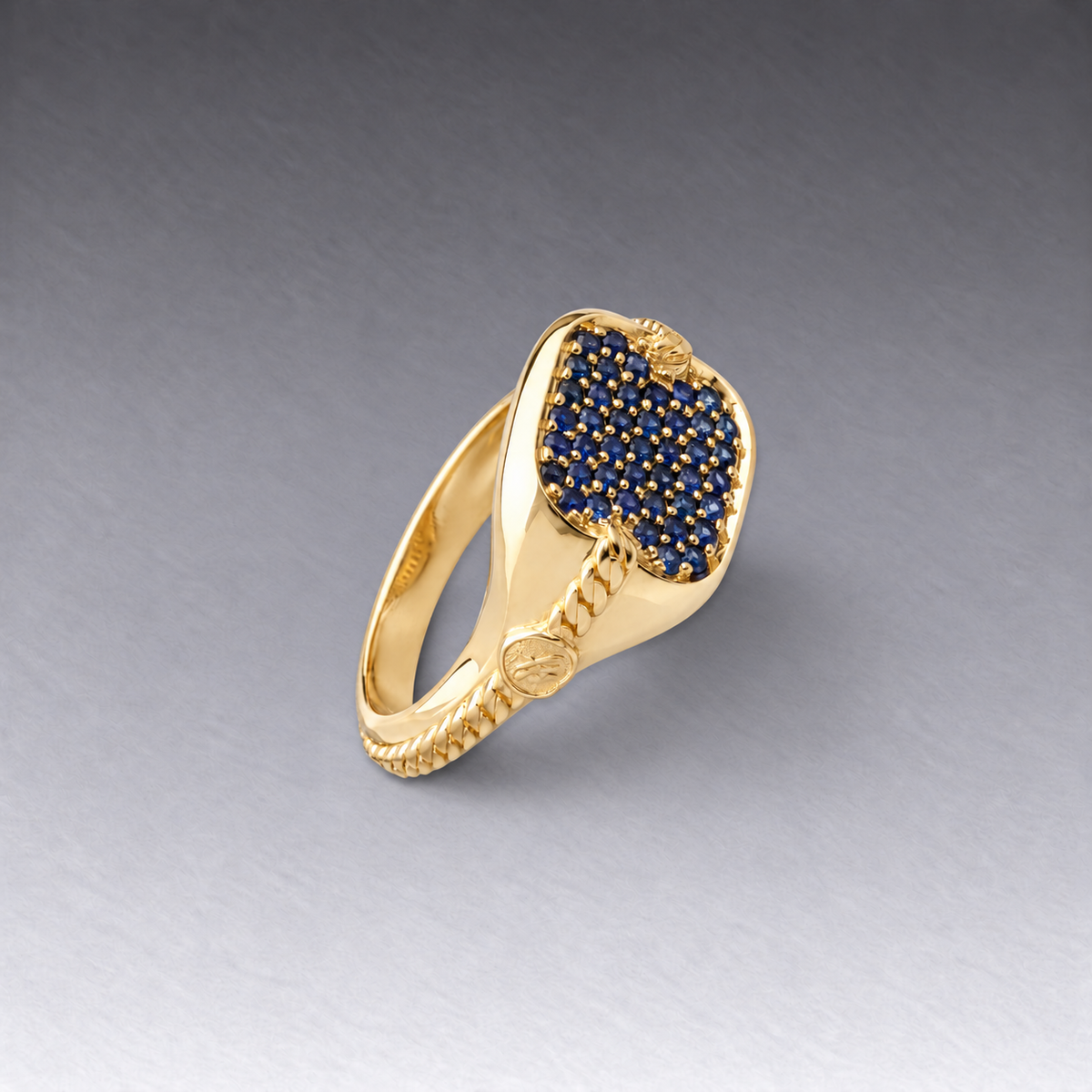 Respect Pavè Maxi Ring in Gold and Sapphires