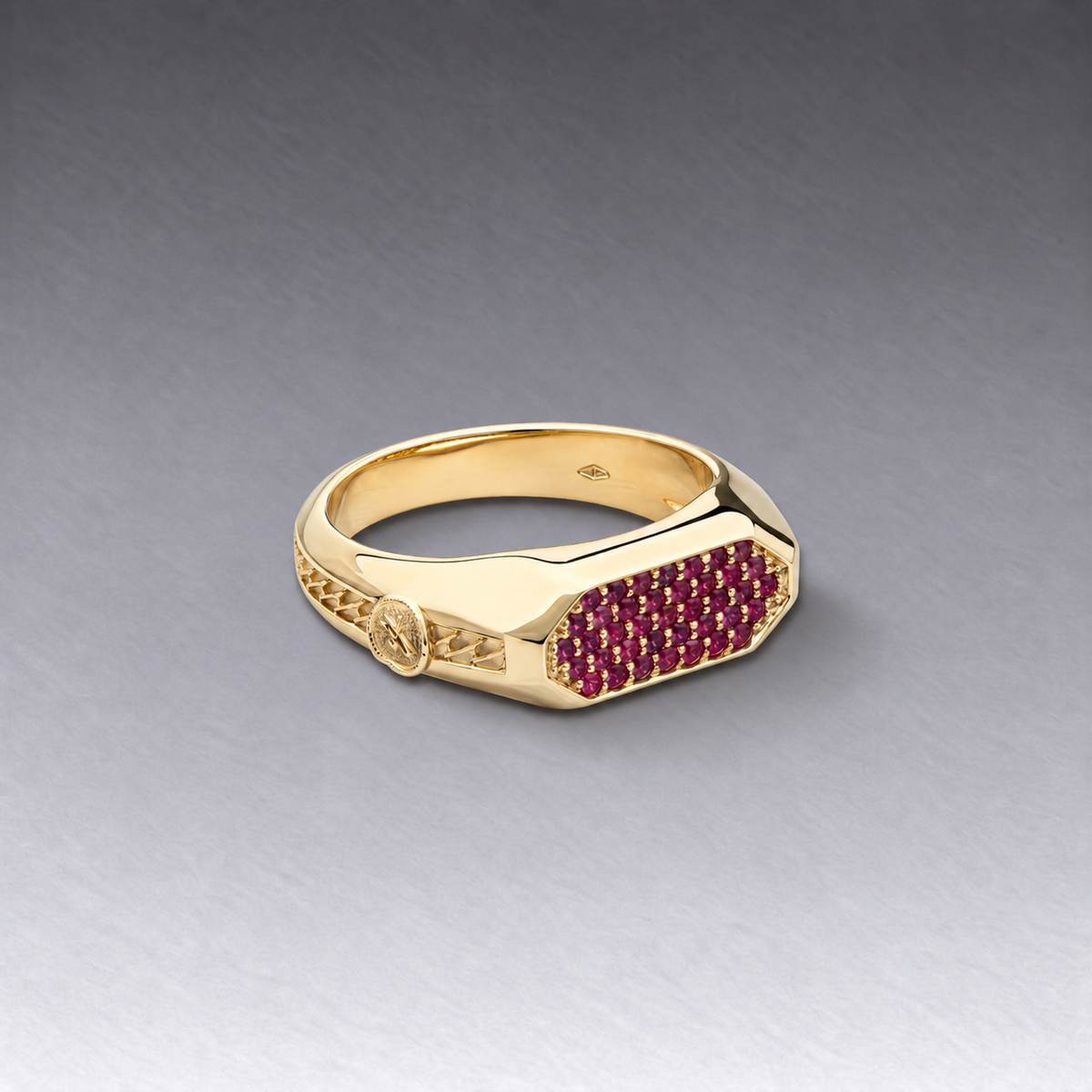 Respect Pavè Ring in Gold and Sapphires