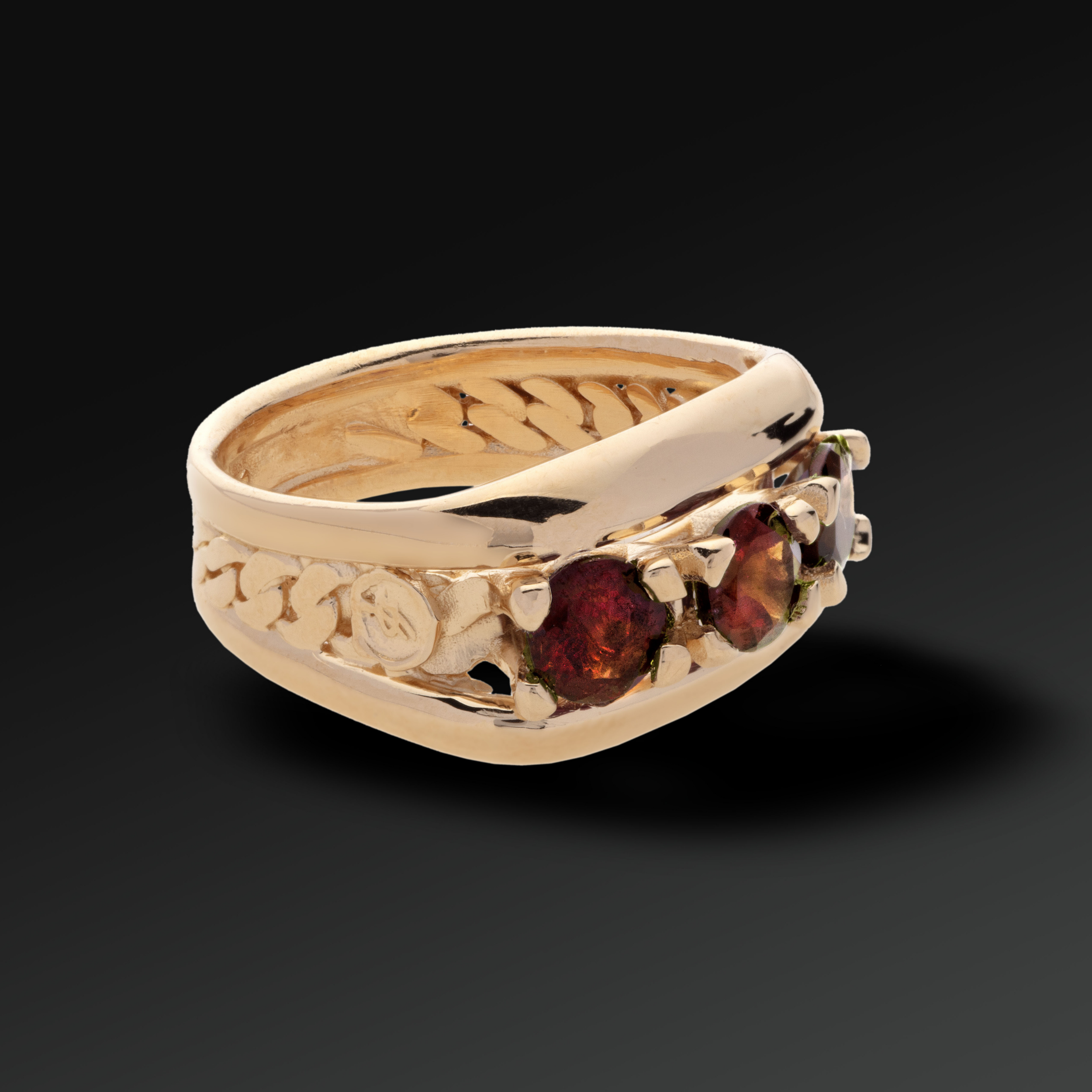 Romance Ring in Gold and Natural Stone
